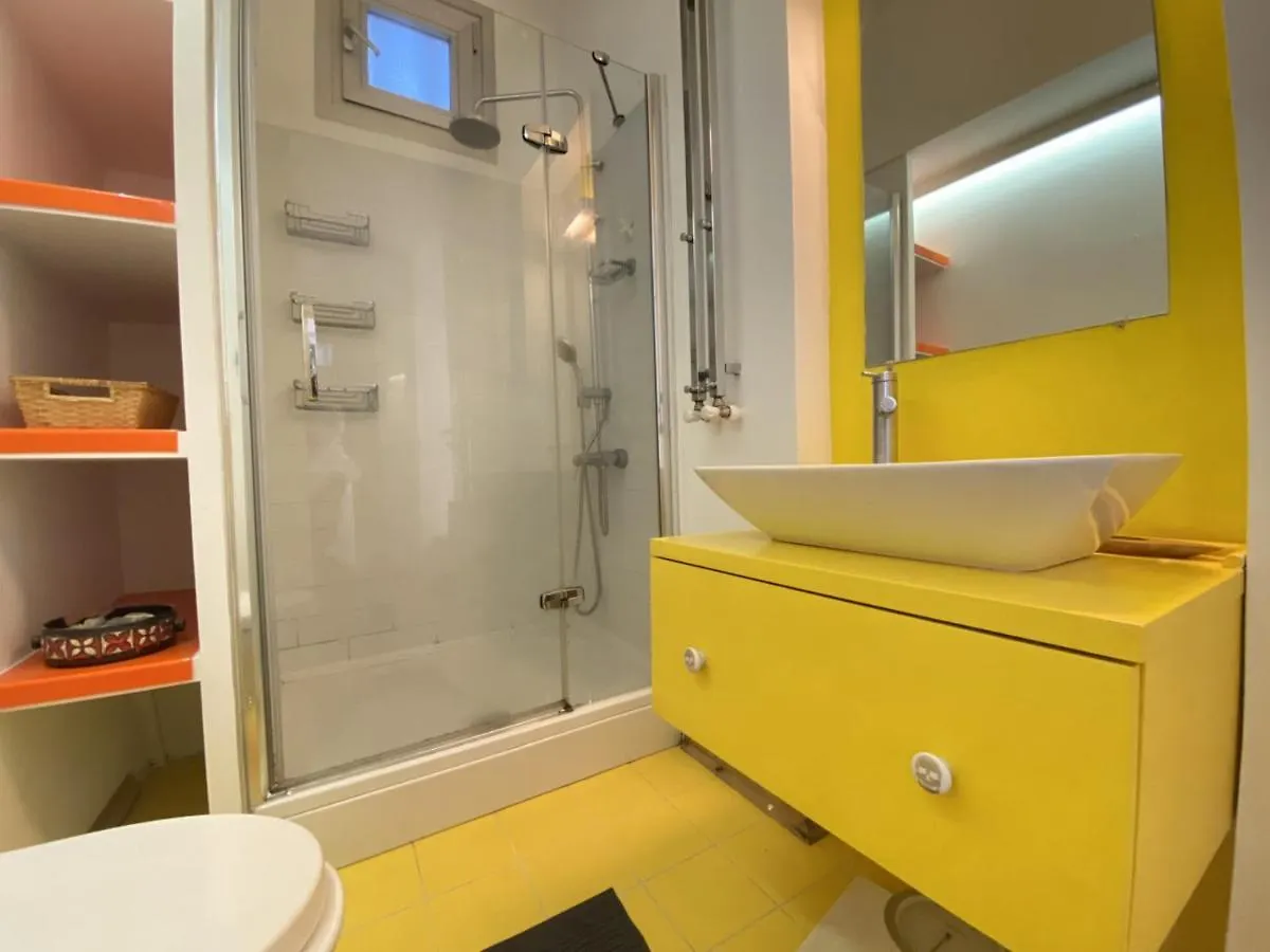 شقة اسطنبول  في Distinguished Flat Near Istiklal